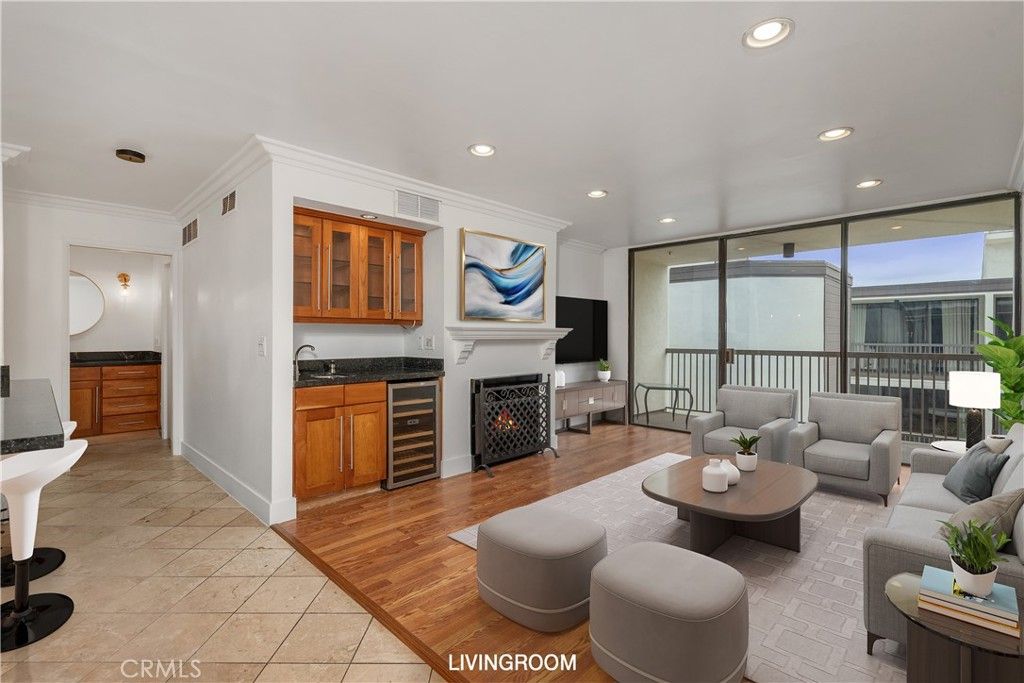 Photo of 911 N Kings Road #319, West Hollywood, CA 90069 (MLS # OC25276043)