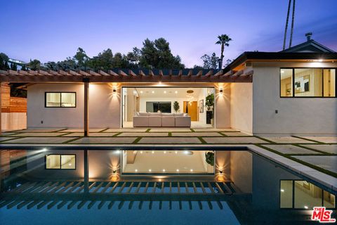 Photo of 2171 San Ysidro Drive, Beverly Hills, CA 90210 (MLS # 26653999)