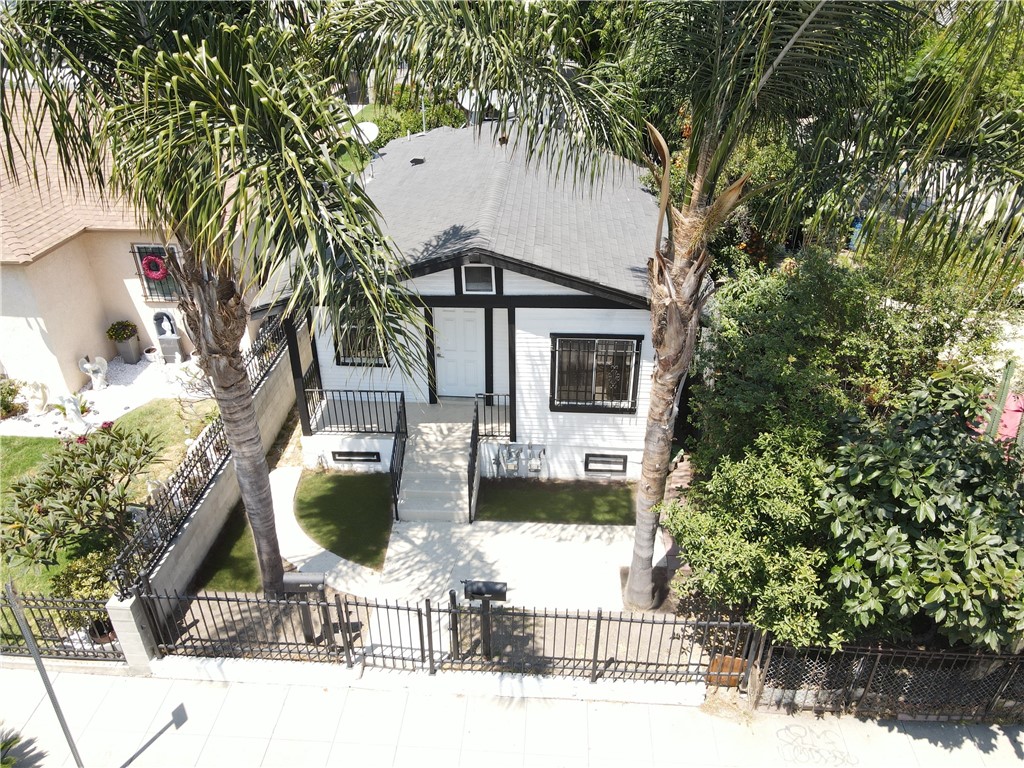 This completely renovated duplex is a smart opportunity for buyers looking for flexibility, functionality, and a fresh start. Located on a residential street in Los Angeles, the property features two move-in ready units and will be delivered vacant—ideal for those who want to live in one and rent out the other or create a multi-generational living setup.
The front unit offers three bedrooms and one full bathroom, while the back unit features a one-bedroom, one-bathroom layout. Both units have been fully renovated with new kitchens, new kitchen cabinetry, new bathrooms, laminate flooring, recessed lights thru-out, new plumbing fixtures, and fresh paint throughout. Clean, efficient, and low-maintenance, each space is designed for modern living.
Parking located on property and street
With easy access to the 105 and 110 freeways, this location makes commuting simple and offers a practical option for buyers seeking value, versatility, and updated living in the city.
Property also listed under residential MLS# SB25181579.