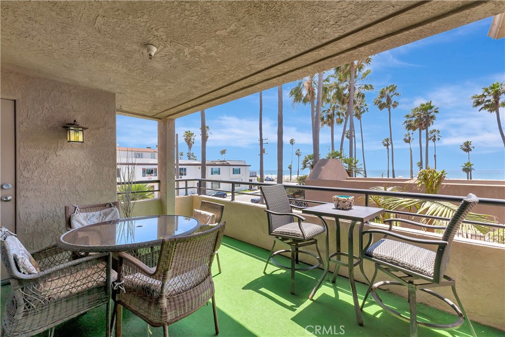 1200 Pacific Coast Highway 209