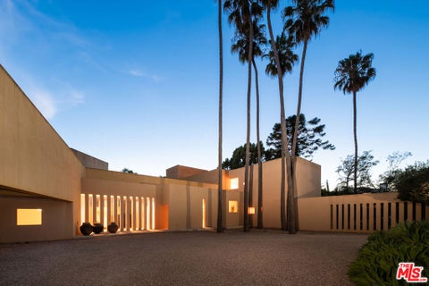 Photo of 223 N Carmelina Avenue, Los Angeles, CA 90049 (MLS # 26989257)