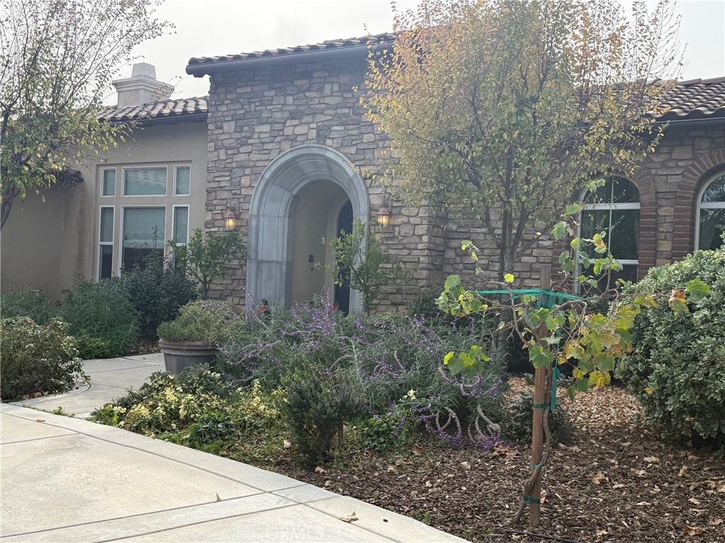 Photo of 30985 Ashforth Dr, Redlands, CA 92373 (MLS # IG26009699)