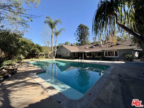 Photo of 3957 Woodfield Drive, Sherman Oaks, CA 91403 (MLS # 26637901)
