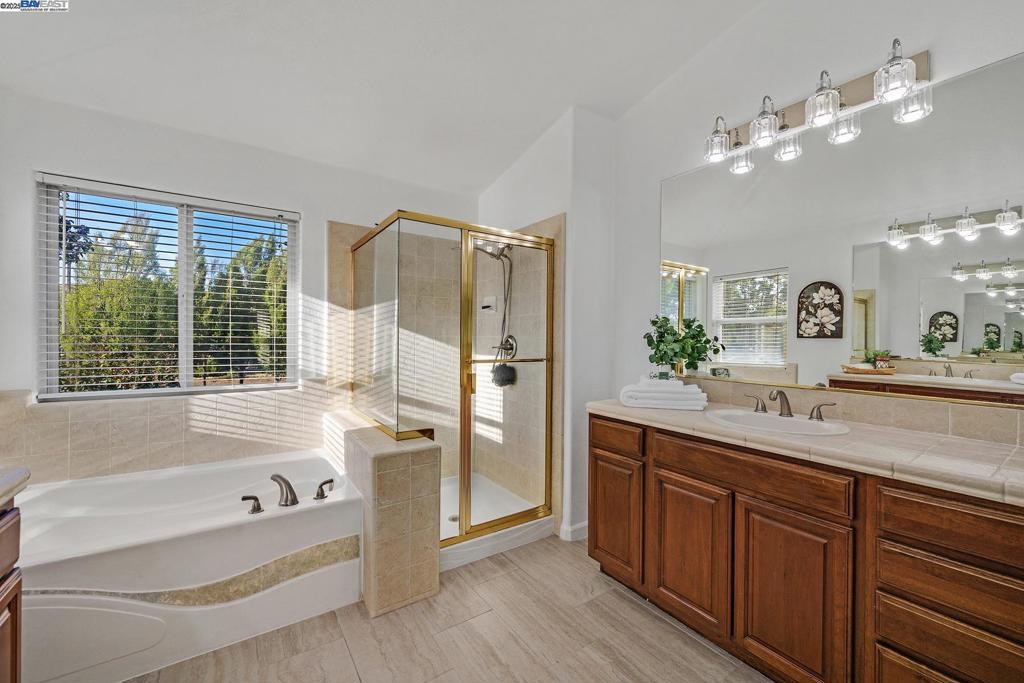 SUMMERGLEN - Residential