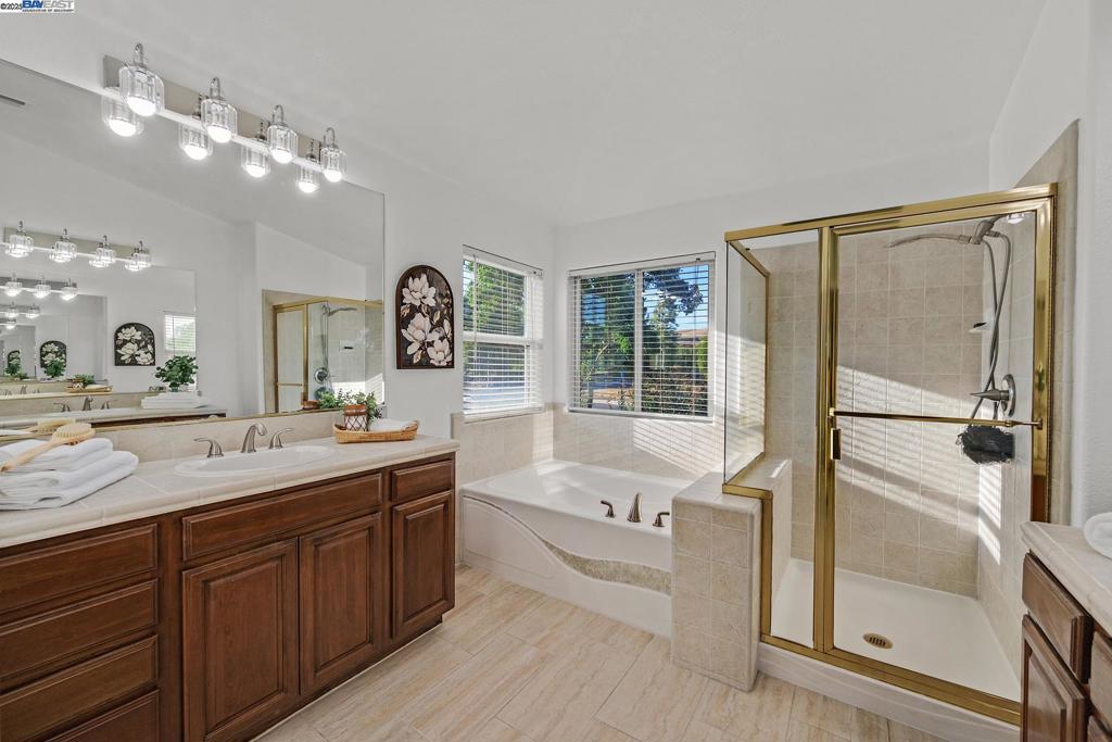 SUMMERGLEN - Residential