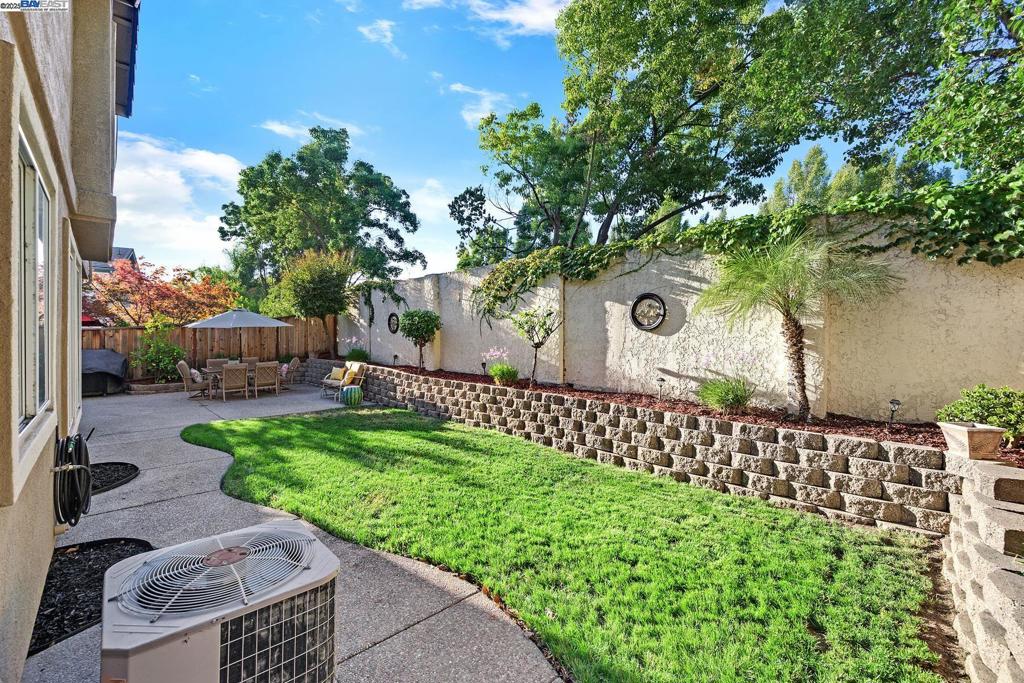 SUMMERGLEN - Residential