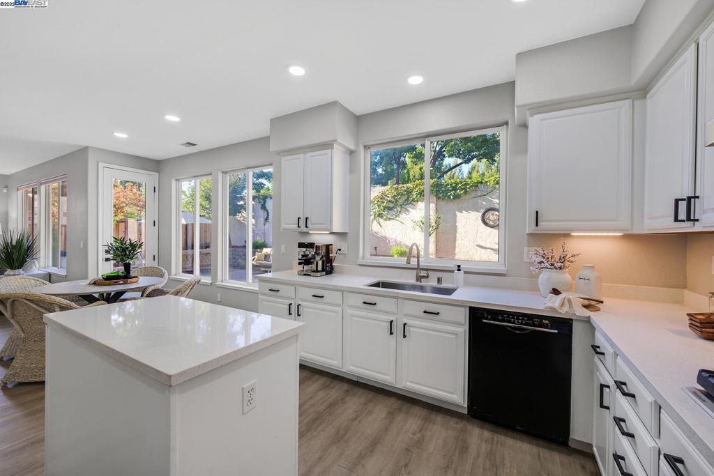 SUMMERGLEN - Residential