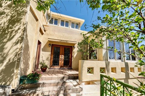 Photo of 1735 Foothill DR, Glendale, CA 91201 (MLS # SR26114674)
