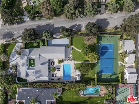 Photo of 624 N Beverly Drive, Beverly Hills, CA 90210 (MLS # 26665637)