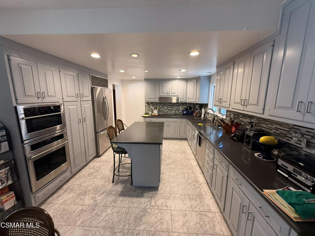 Las Posas Estates 3 - 433 - Residential