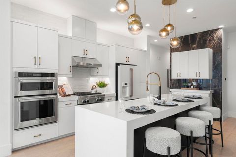 8337 Distinctive San Diego CA 92108
