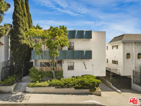 Photo of 1432 N Fairfax Avenue, Los Angeles, CA 90046 (MLS # 26997949)