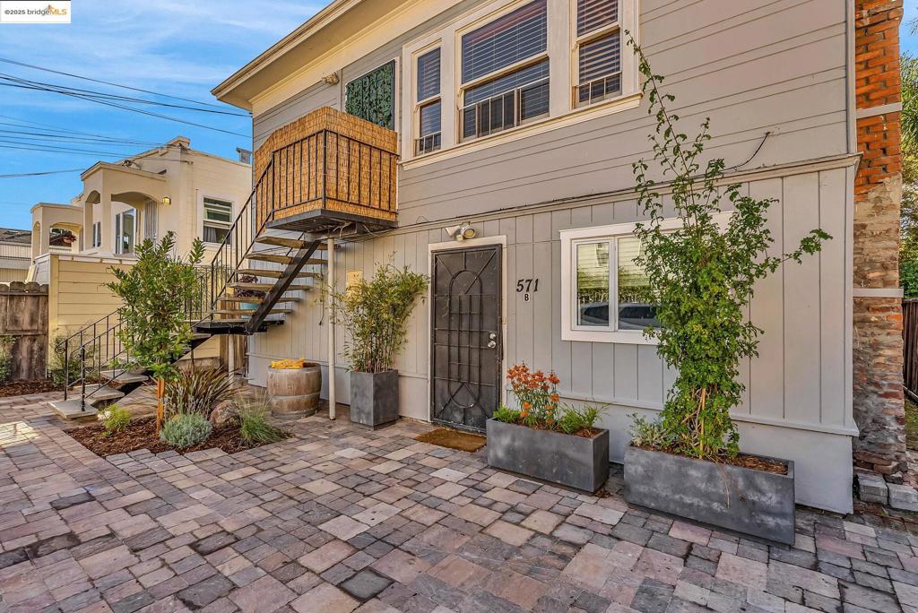 NORTH OAKLAND - Residential Income