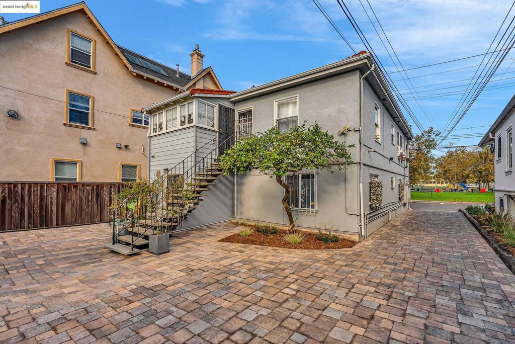 NORTH OAKLAND - Residential Income