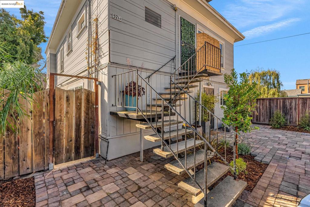 NORTH OAKLAND - Residential Income