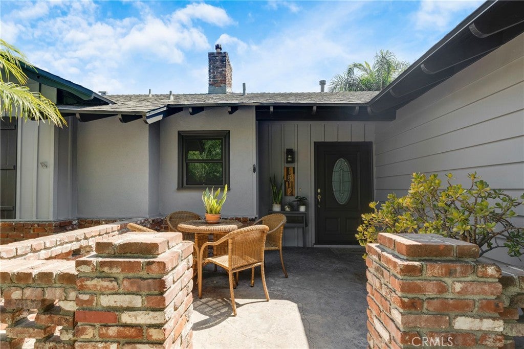 1812 W Riverside