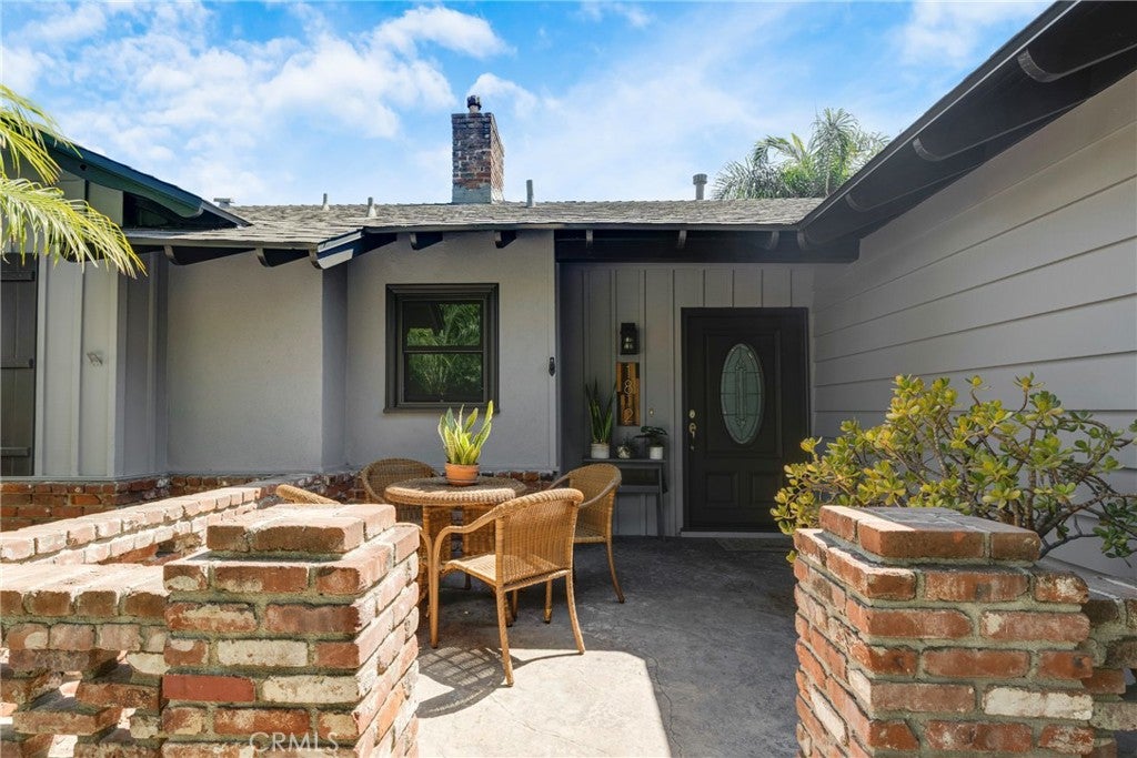 1812 W Riverside