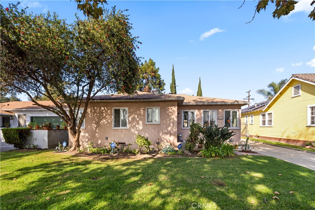 Main image without alt text