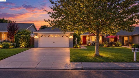 Photo of 686 Frazier Drive DR, Oakley, CA 94561 (MLS # 41146885)