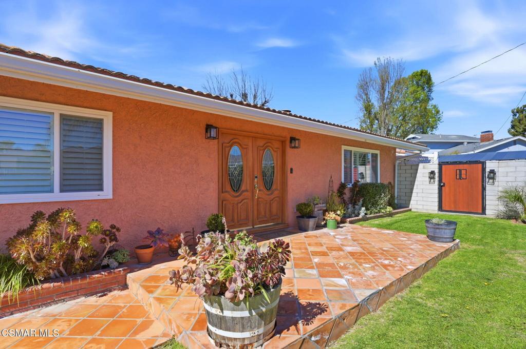 3279 Avenida Simi