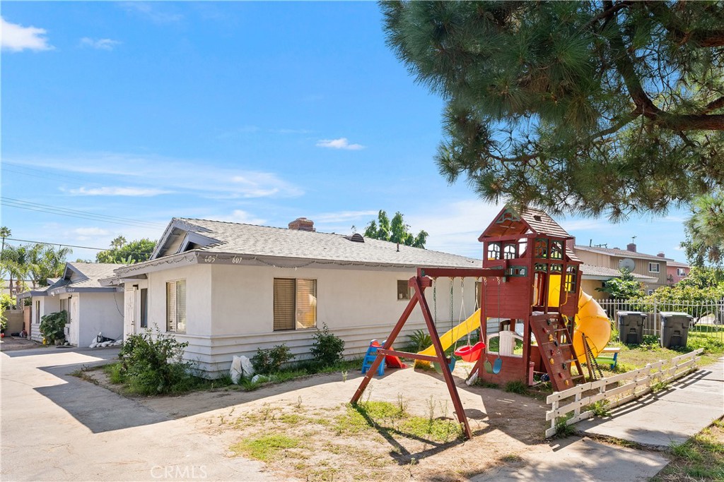 GREAT INVESTMENT OPPORTUNITY!! 2 UNITS with 2 bed/1 bath each. Rental income $4,200/month. Total living space: 2,000 square feet. Tenants pay all utilities: electricity, gas, water, and trash. *** DRIVE BY ONLY ***. Please do not disturb or talk to tenants.