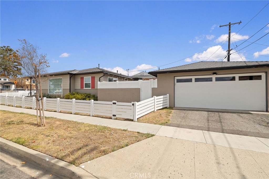 2202 W 170th