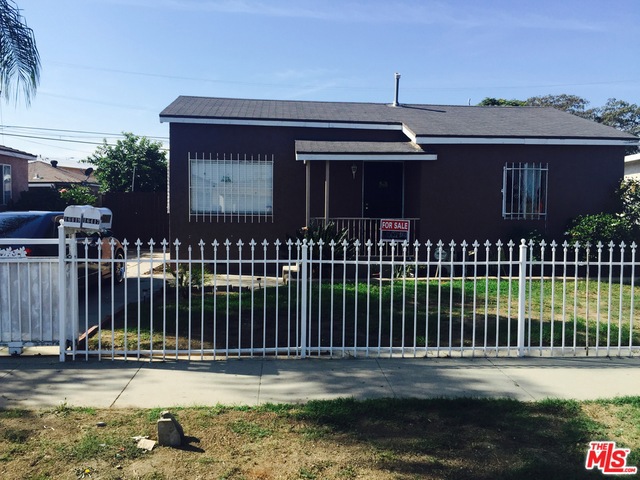 JUST REDUCED!Take advantage of this amazing opportunity in the City of Compton. The property features two units, front 3 berdroom/ 2 bath and back 2 bedroom/1 bath. This property has been well maintained and each includes their own parking spaces, laundry facilities and large yard both attached by a big patio. LOTS OF UP GRADES, PRIDE OF OWNERSHIP VERY WELL KEEP UNITS. The property is conveniently located off the 91 freeway/710 fwy and is close to schools, parks, stores. Property will be vacant at the close of escrow. IN AS IS CONDITIONS