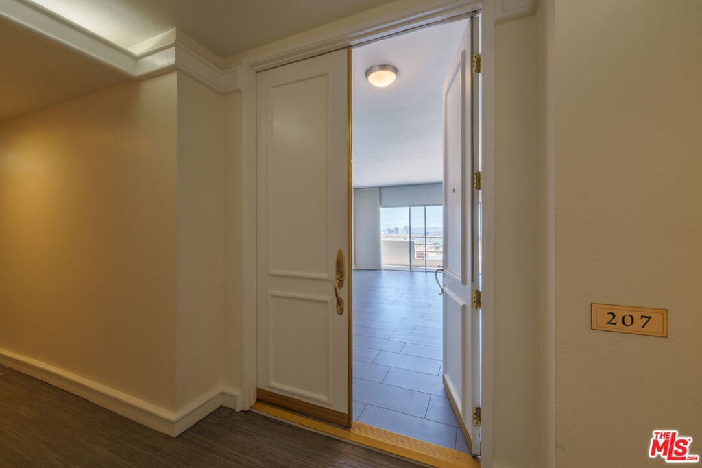 1131 Alta Loma Road 207