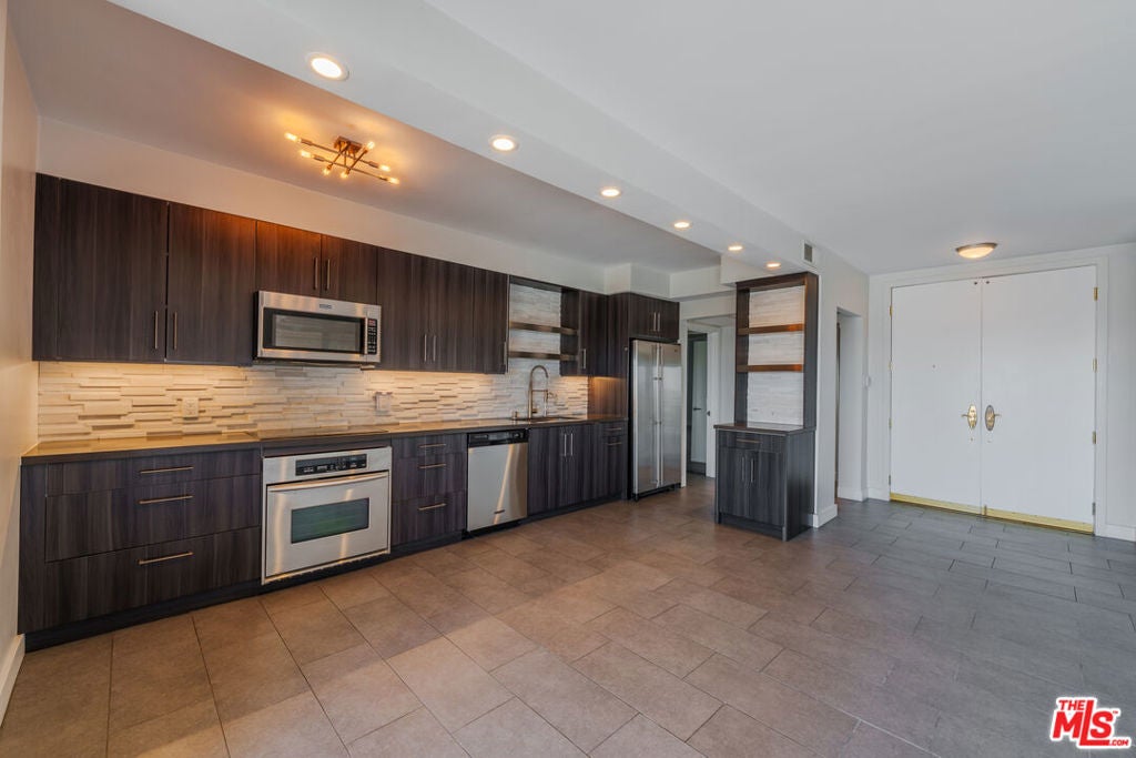 1131 Alta Loma Road 207