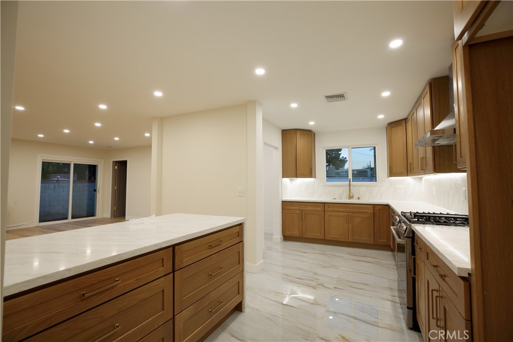 16126 Blackhawk Street