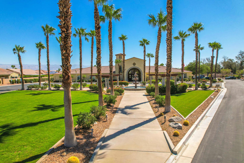 Four Seasons - Residential