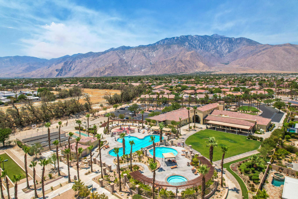 Four Seasons - Residential