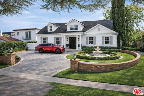 Photo of 5006 Los Feliz Boulevard, Los Angeles, CA 90027 (MLS # 26653195)