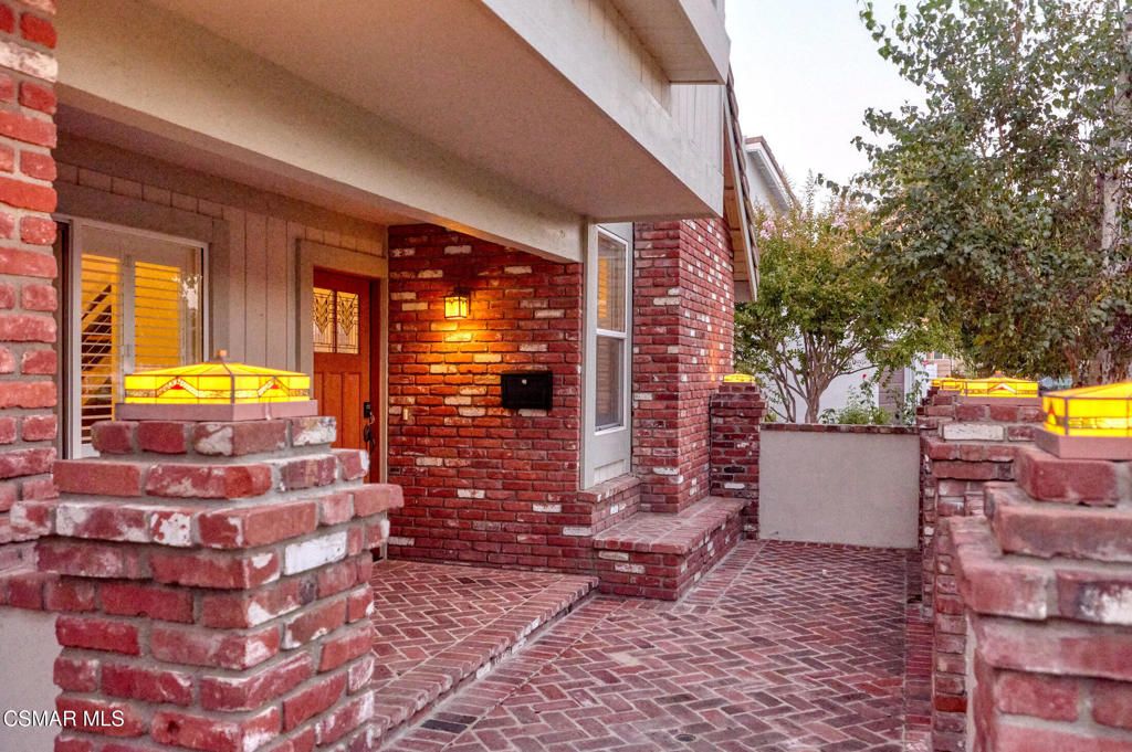 Photo of 855 Triunfo Canyon Road, Westlake Village, CA 91361 (MLS # 226000036)