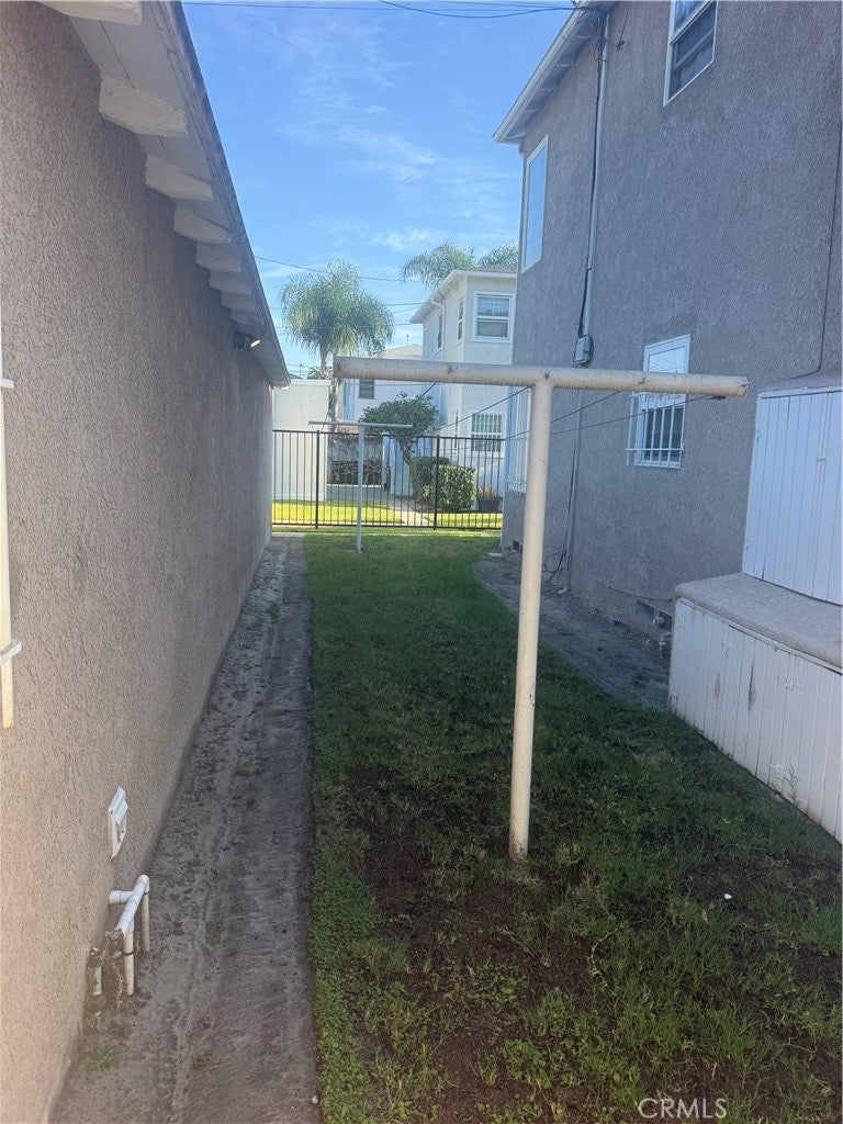 2421 Magnolia