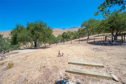 Tiny photo for 9960 Sunfish CIR, Paso Robles, CA 93446 (MLS # NS26187692)