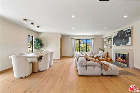 Photo of 14537 Hesby Street, Sherman Oaks, CA 91403 (MLS # 26801583)