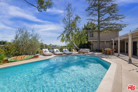 Photo of 600 Hanley Place, Los Angeles, CA 90049 (MLS # 26995217)