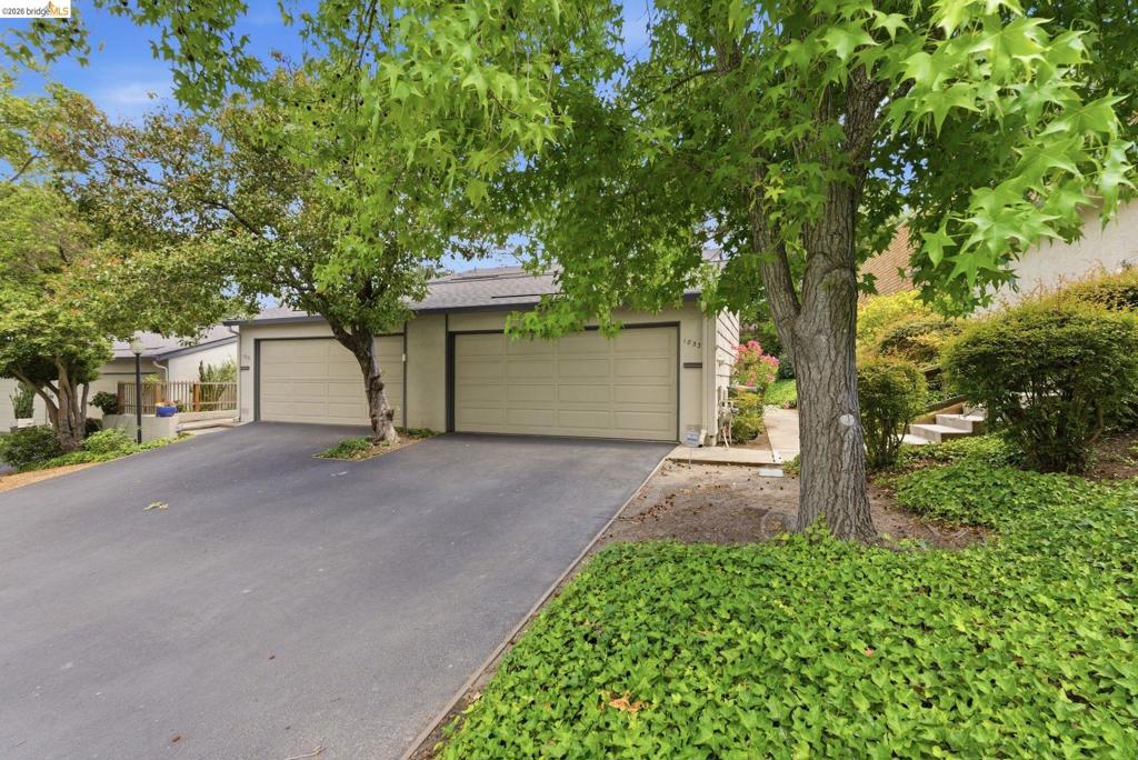 1833 Holland Dr