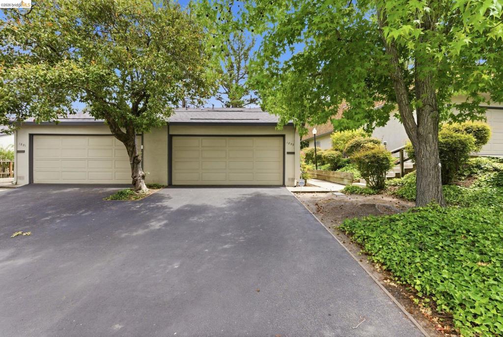 1833 Holland Dr