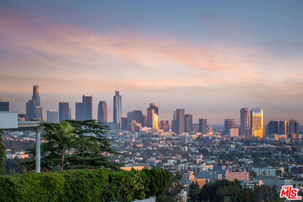 2315 N Hobart Boulevard