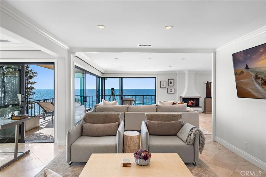 Laguna Beach, California 92651, United States, 3 Bedrooms Bedrooms, ,2 BathroomsBathrooms,Residential,Active,240163