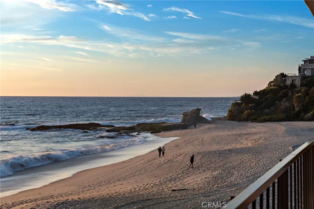 Laguna Beach, California 92651, United States, 3 Bedrooms Bedrooms, ,2 BathroomsBathrooms,Residential,Active,240163