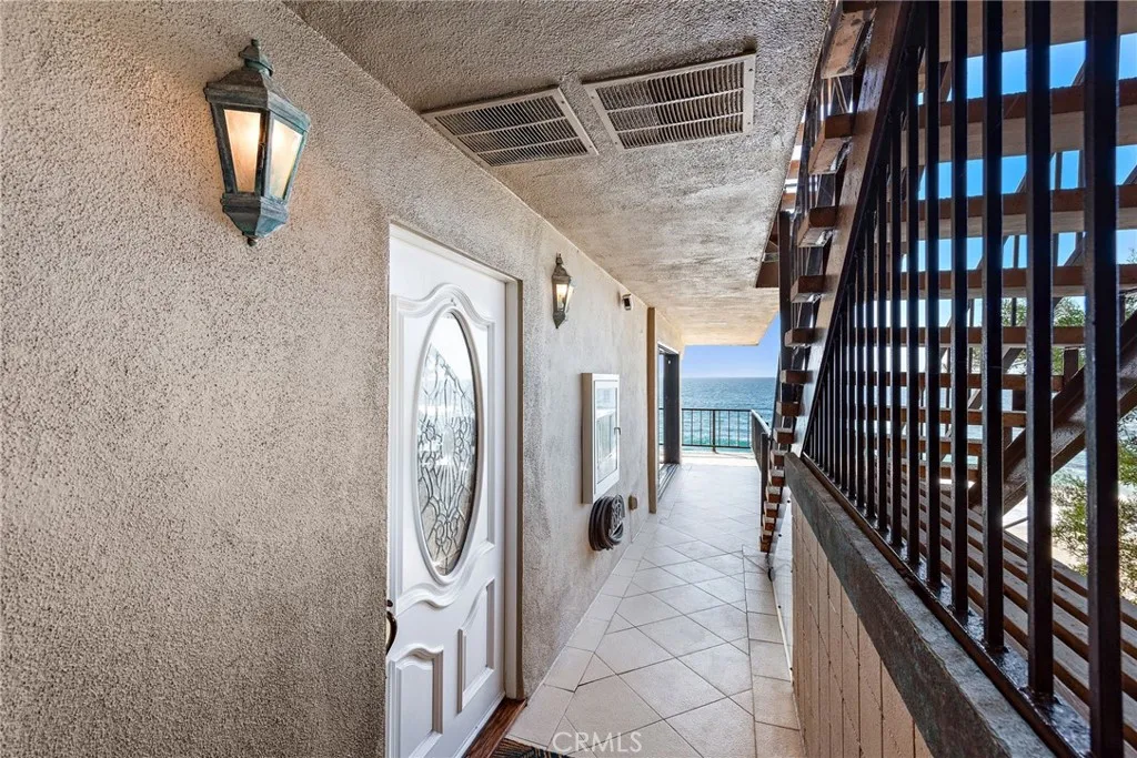 Laguna Beach, California 92651, United States, 3 Bedrooms Bedrooms, ,2 BathroomsBathrooms,Residential,Active,240163