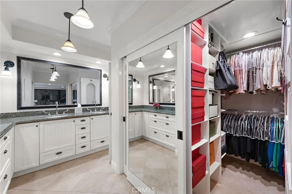 Laguna Beach, California 92651, United States, 3 Bedrooms Bedrooms, ,2 BathroomsBathrooms,Residential,Active,240163