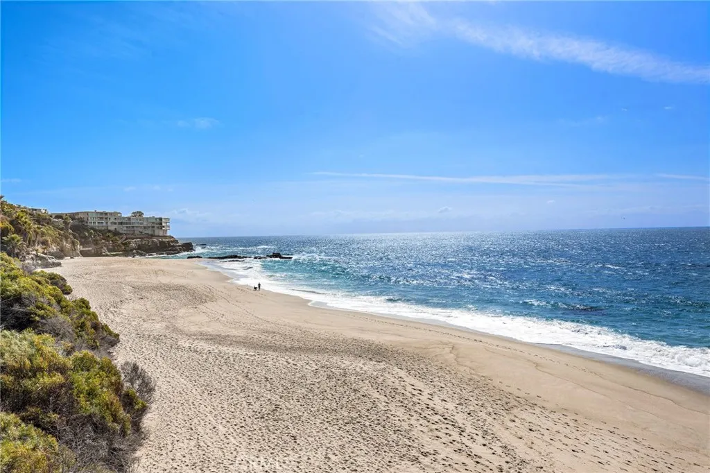 Laguna Beach, California 92651, United States, 3 Bedrooms Bedrooms, ,2 BathroomsBathrooms,Residential,Active,240163