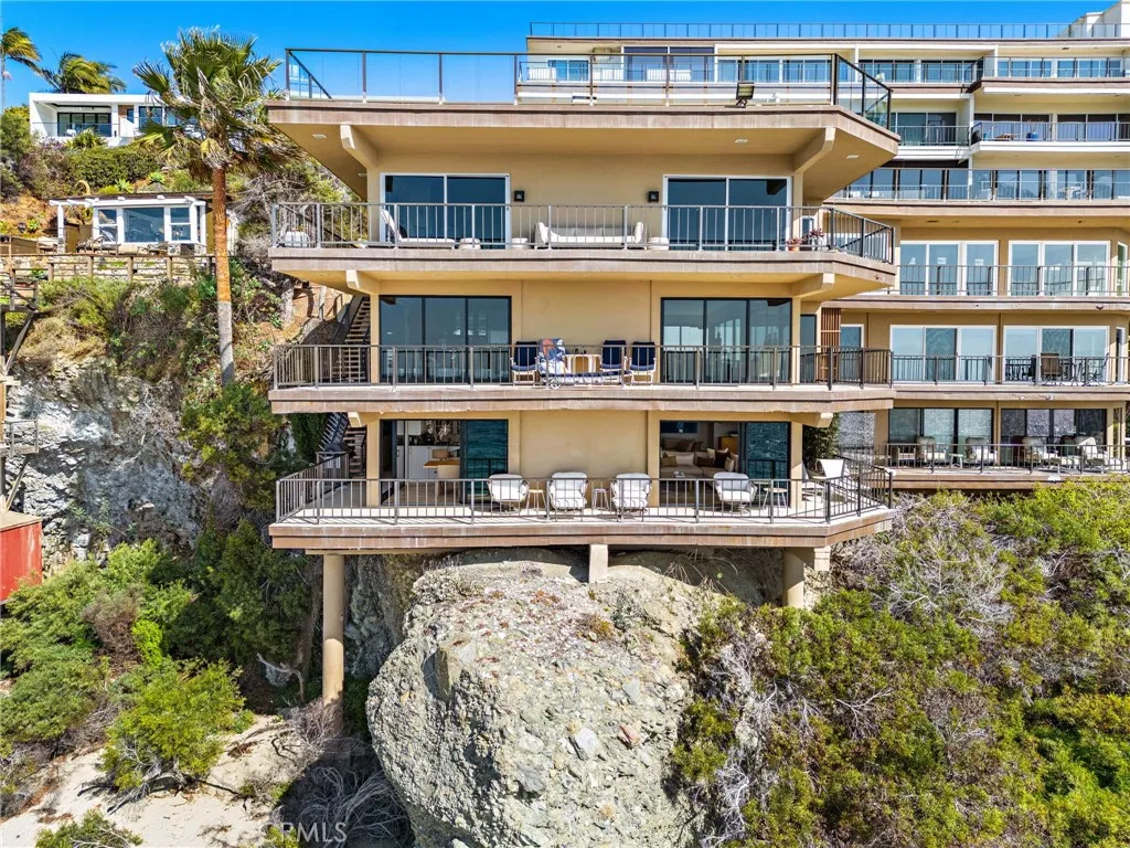 Laguna Beach, California 92651, United States, 3 Bedrooms Bedrooms, ,2 BathroomsBathrooms,Residential,Active,240163