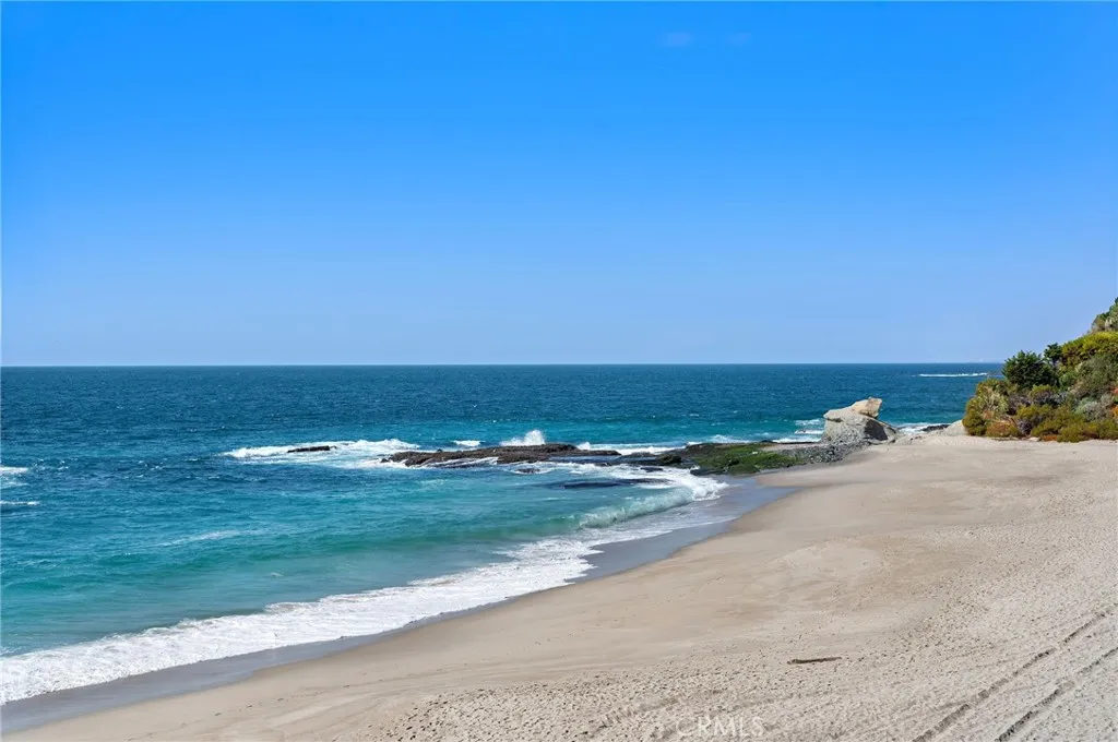 Laguna Beach, California 92651, United States, 3 Bedrooms Bedrooms, ,2 BathroomsBathrooms,Residential,Active,240163