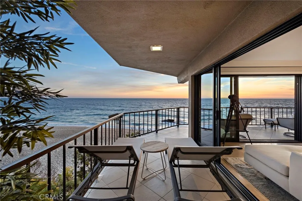 Laguna Beach, California 92651, United States, 3 Bedrooms Bedrooms, ,2 BathroomsBathrooms,Residential,Active,240163