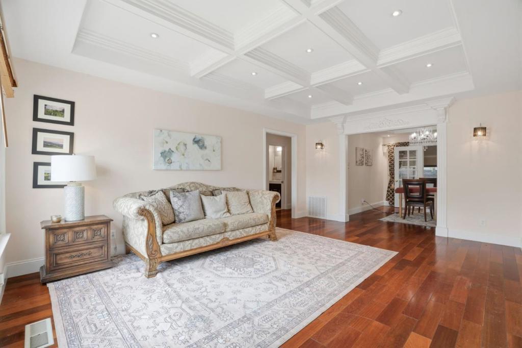 126 W 39th Avenue